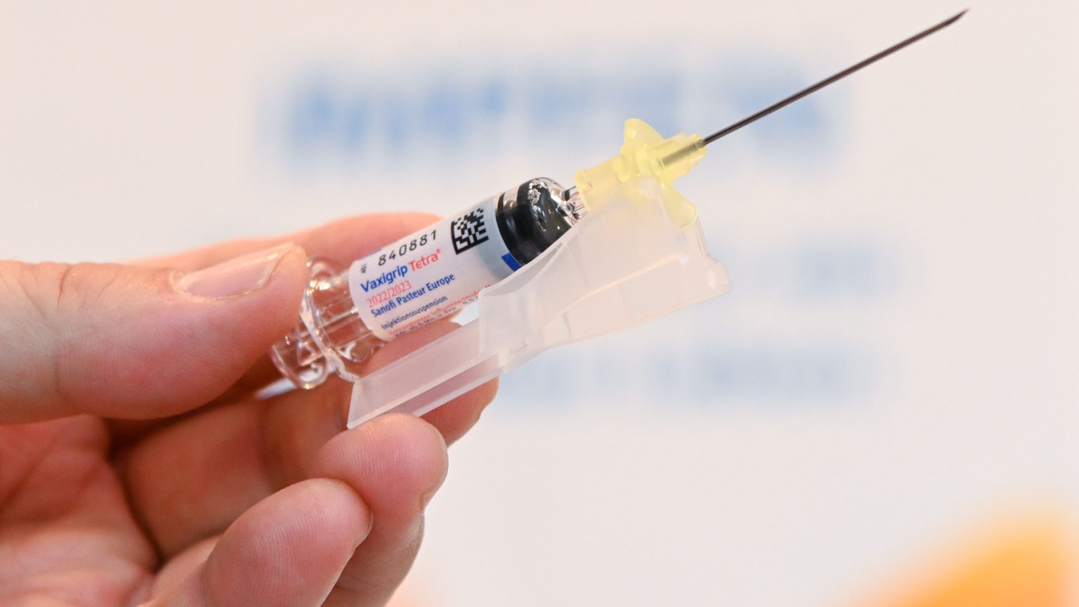 Spritze mit Grippe-Impfstoff