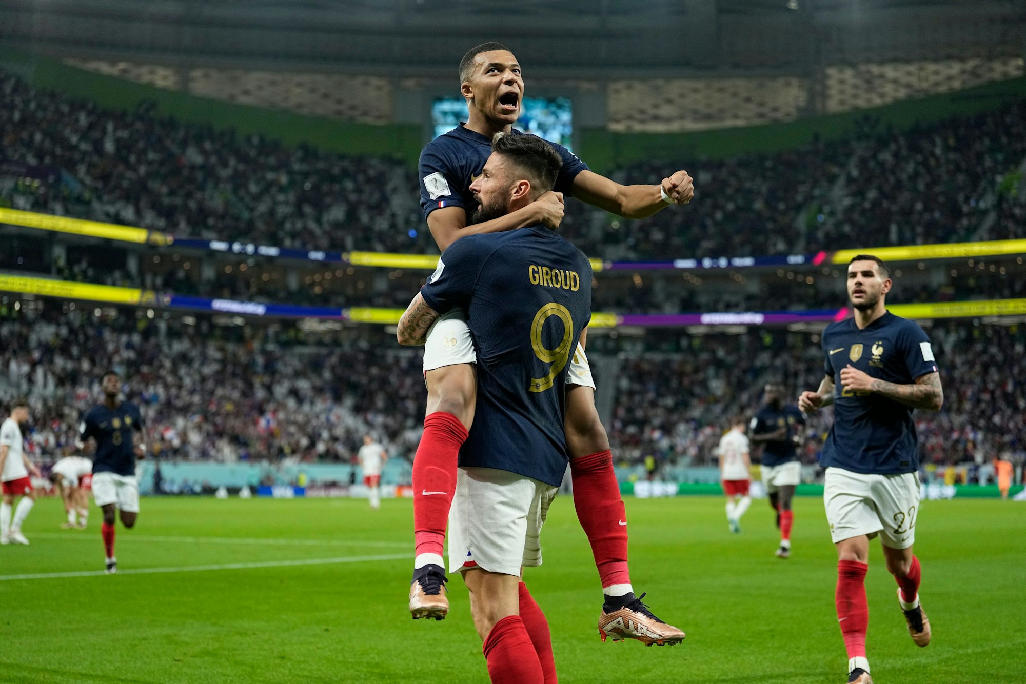 Olivier Giroud und Kylian Mbappe jubeln gegen Polen