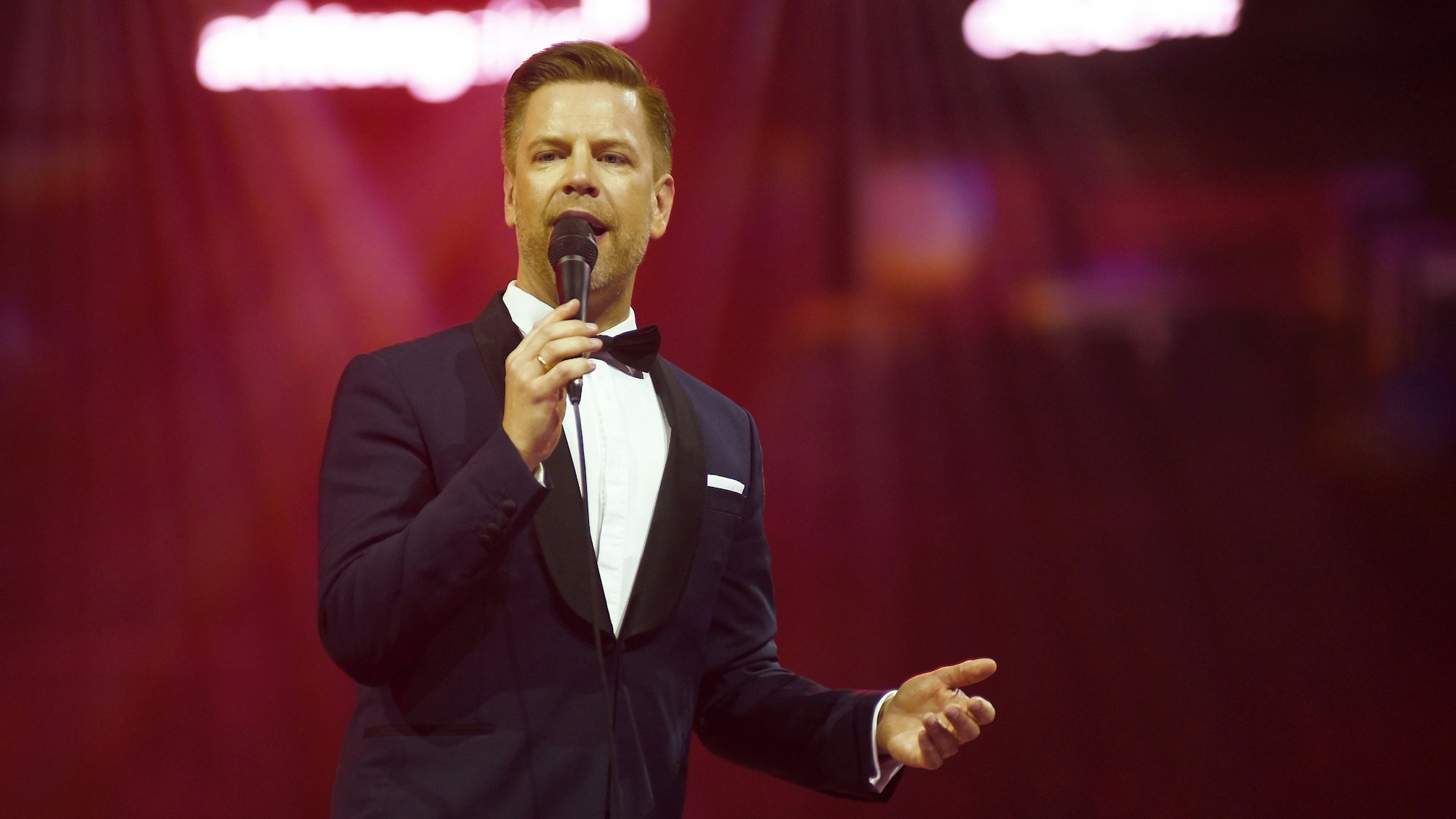 Tom Gaebel bei einem Kurzauftritt in der Lanxess-Arena (Archivfoto)