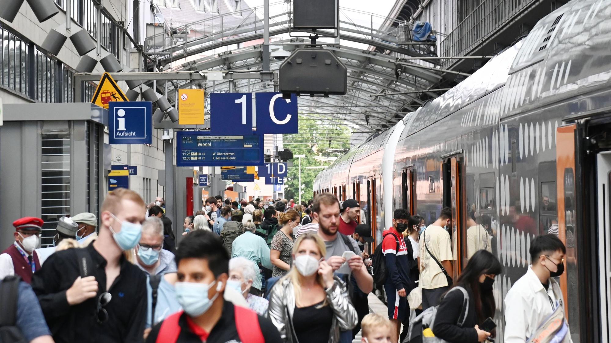 24.06.2022, Köln.
Die Situation am Hbf Köln am letzten Schultag vor den Sommerferien.