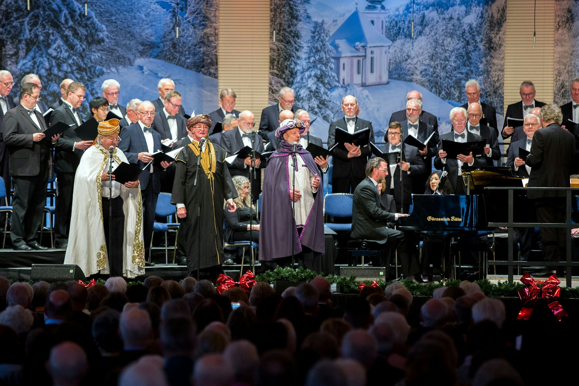 Die „Drei Weisen“ während ihres Auftritts beim Deutzer Vorweihnachtskonzert auf der Bühne im Gürzenich.