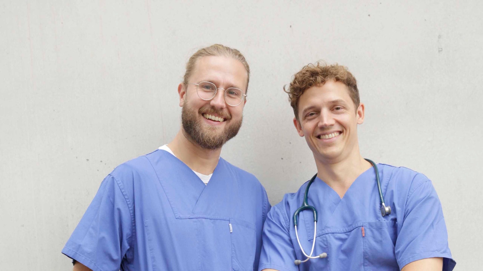 Till Rausch und Dr. Benedict-Douglas Sannwaldt stehen nebeneinander