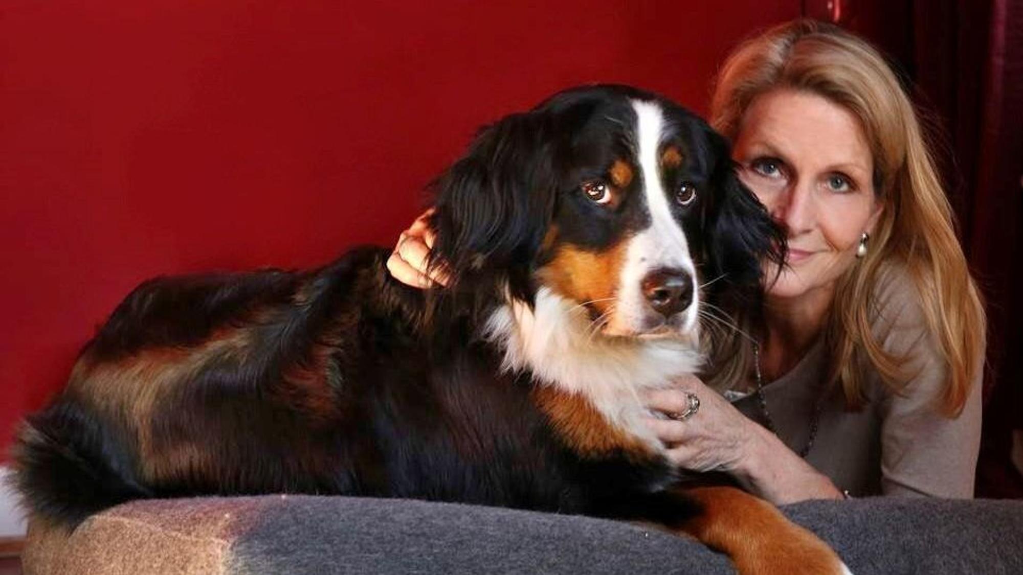 Hund Fanny mit Frauchen Susanne.