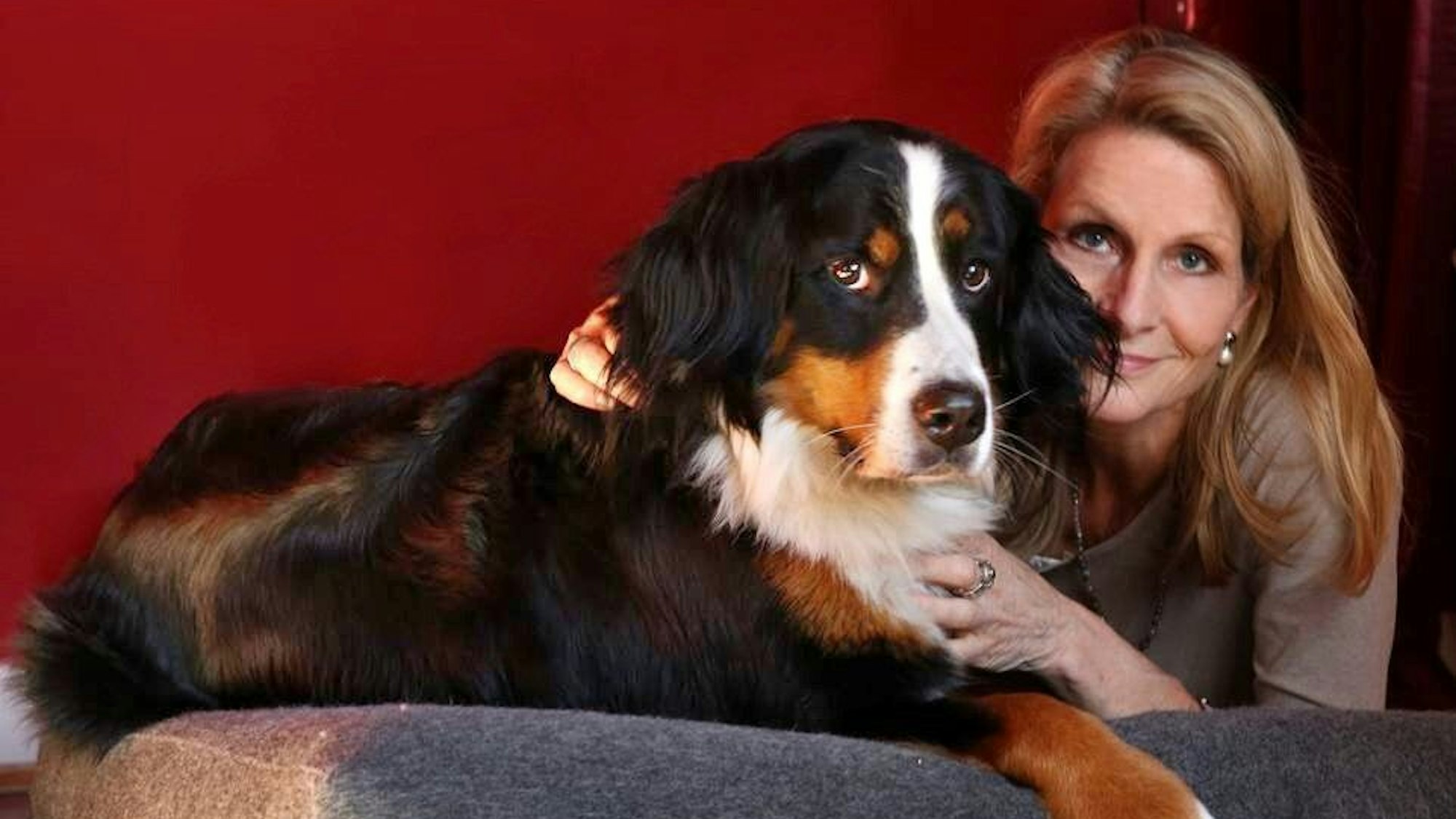 Hund Fanny mit Frauchen Susanne.