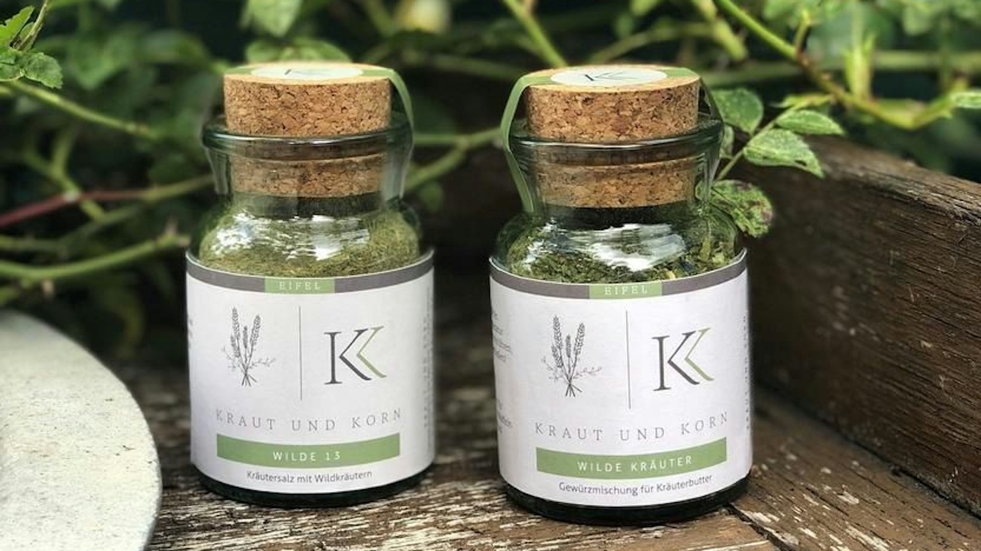 Zwei Fläschchen Kraut und Korn