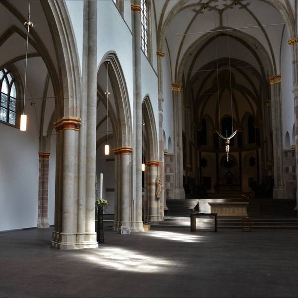 Innenraum einer Kirche in Köln.