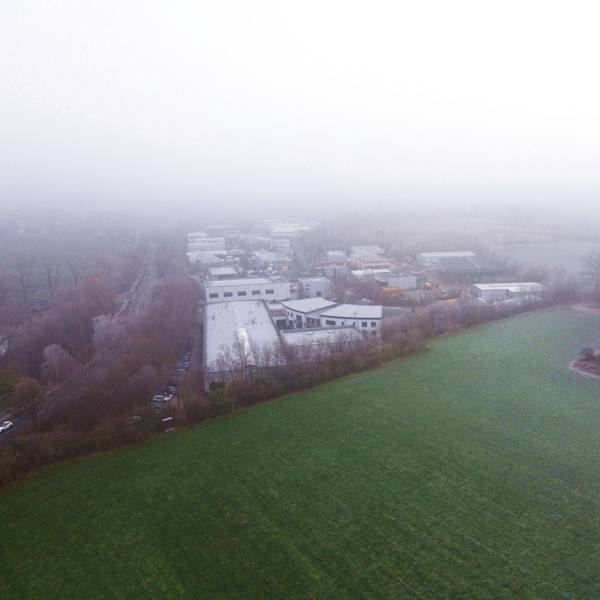 Luftbild der Fläche, um die das Gewerbegebiet erweitert werden soll.