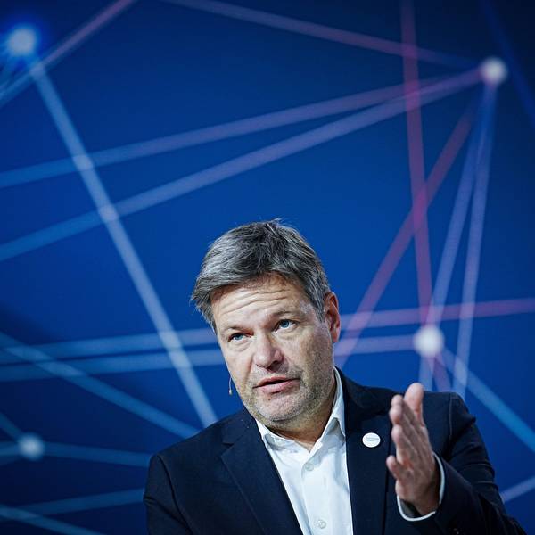 Robert Habeck (Bündnis 90/Die Grünen), Bundesminister für Wirtschaft und Klimaschutz, gibt am Rande des Digital-Gipfels 2022 "Daten · Gemeinsam digitale Werte schöpfen· eine Pressekonferenz.