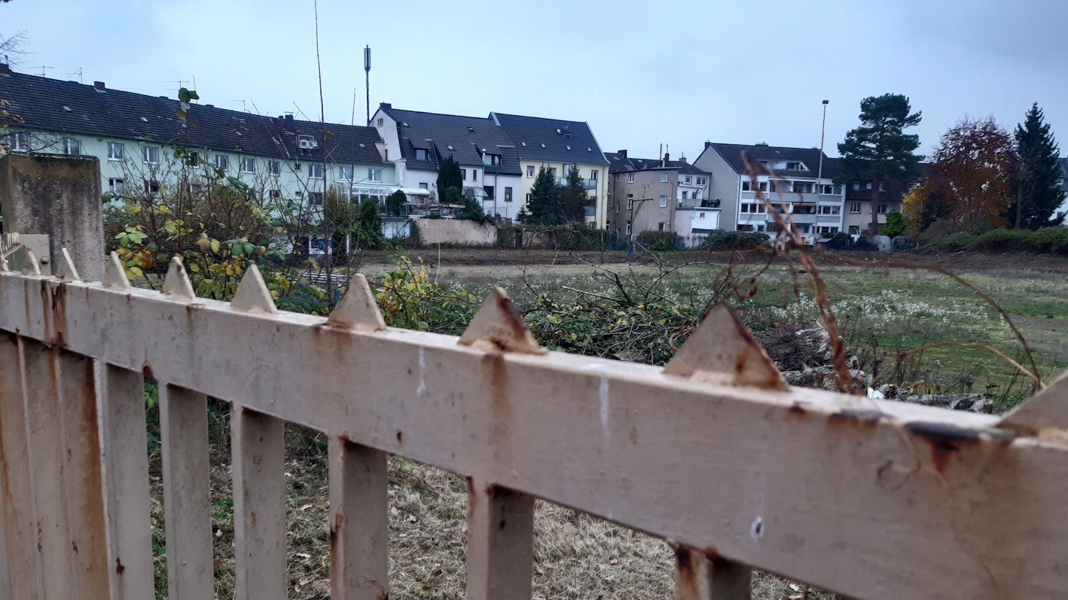 Alter Sportplatz an der Waldstraße soll bebaut werden.