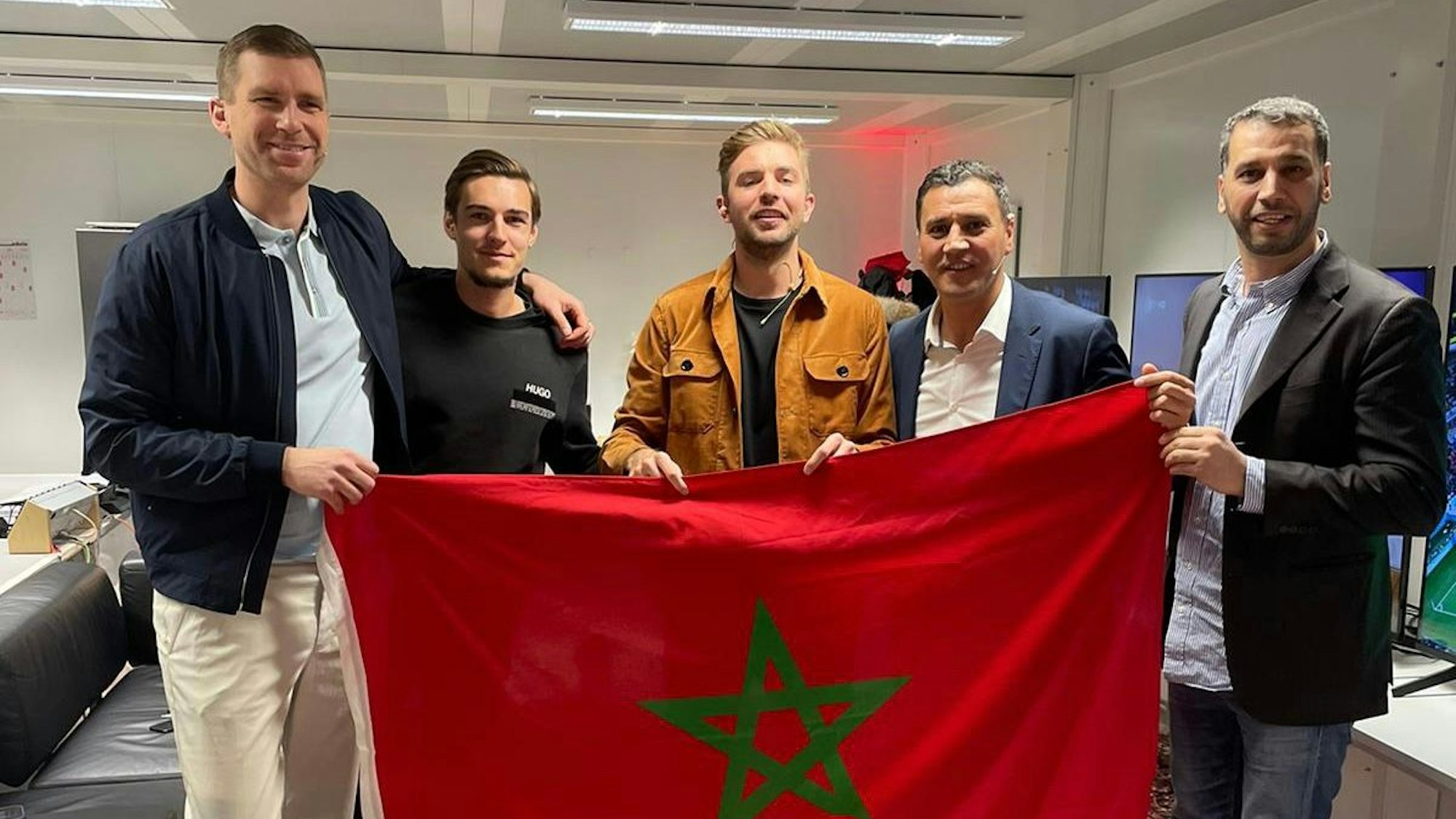 Experten für den übertragenen Sender ZDF beim WM-Viertelfinale Marokko gegen Portugal (v.l.): Per Mertesacker, Florian Neuhaus, Christoph Kramer, Youssef Mokhtari und sein Bruder Omar Mokhtari