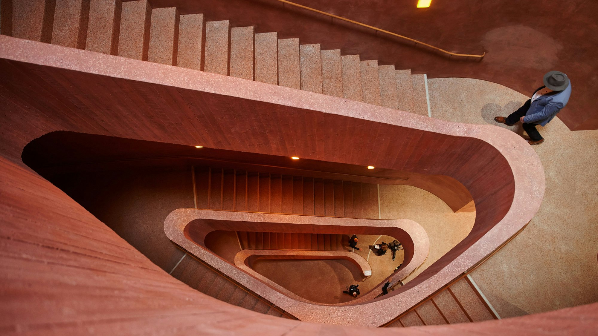 Blick in das Treppenhaus des Erweiterungsbaus des Museums Küppersmühle. Die Küppersmühle ist ein ehemaliger Getreidespeicher aus dem 19. Jahrhundert mit denkmalgeschützter Backsteinfassade. (Archivbild)