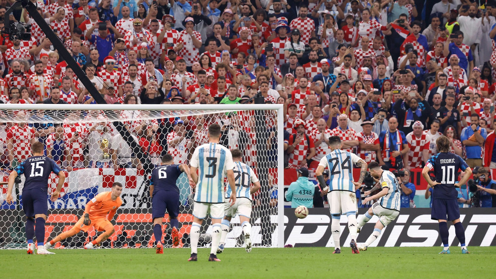 Messi trifft per Elfmeter zum 1:0