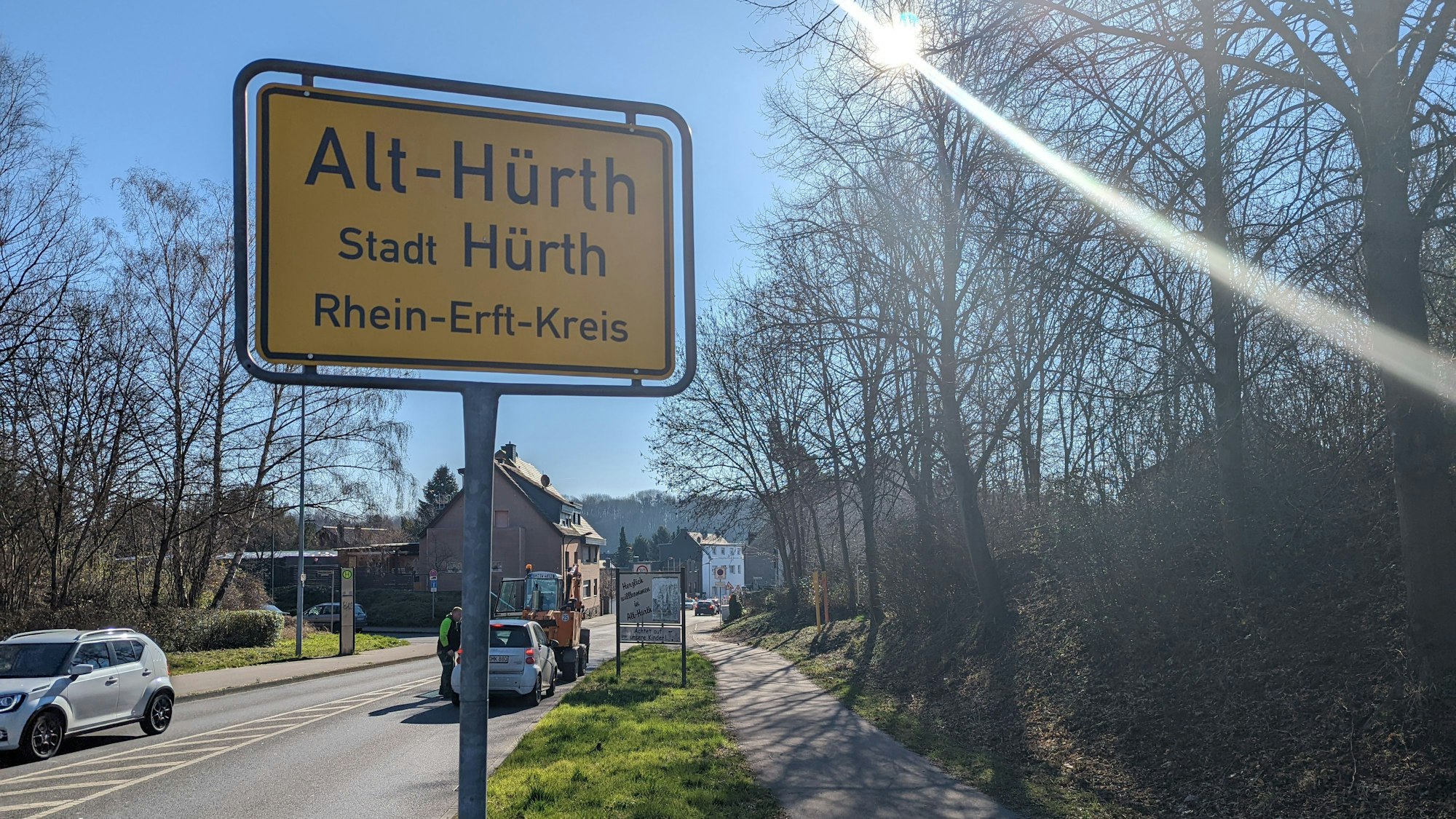 Das Foto zeigt das Ortseingangsschild von Alt-Hürth. Dort hatte der Angeklagte mit seiner zweiten Frau, seinem mutmaßlichen späteren Opfer, gelebt.