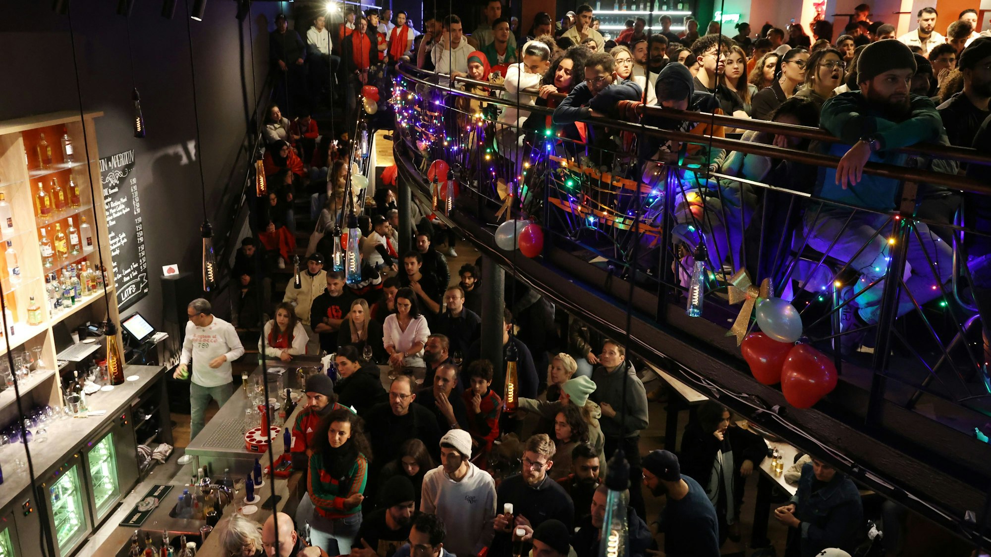 Marokko-Fans beim Public Viewing im Latif's am Ring