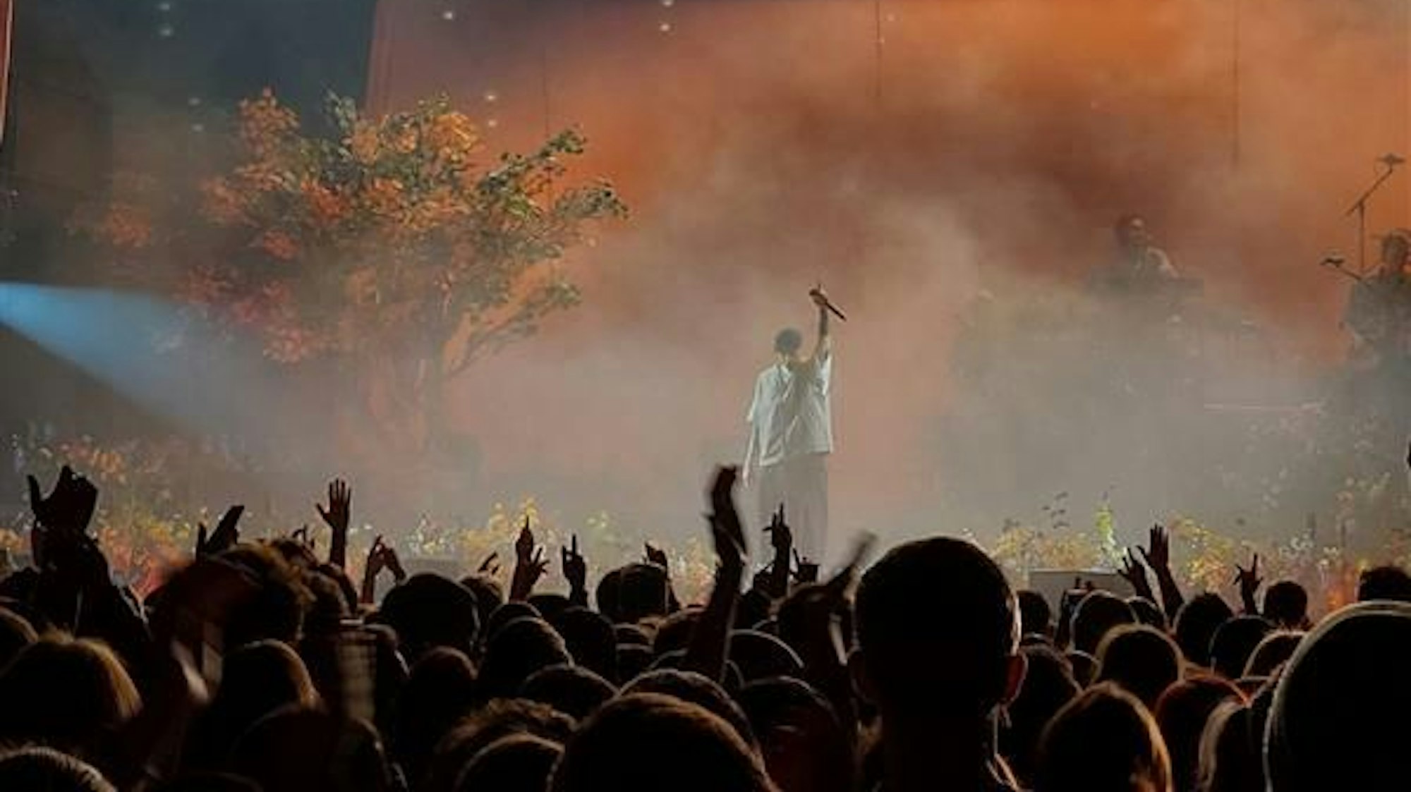 Rapper Casper wird vom Publikum im Palladium bejubelt.