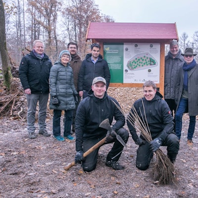dbo - 17349, Nümbrecht, Tennisplatz, Höhenstraße 50: Parkmöglichkeit für Termin
Waldbepflanzung durch Firma Sarstedt.
