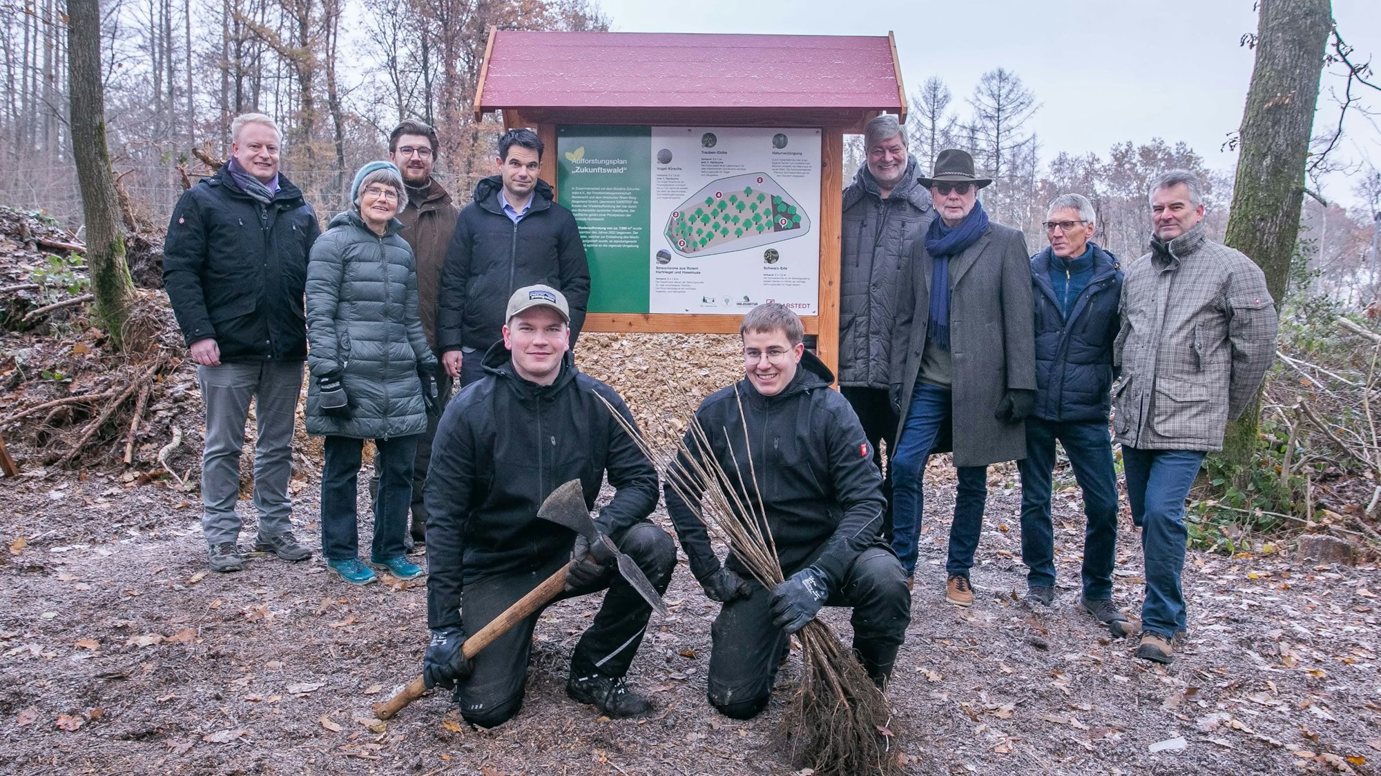 dbo - 17349, Nümbrecht, Tennisplatz, Höhenstraße 50: Parkmöglichkeit für Termin
Waldbepflanzung durch Firma Sarstedt.