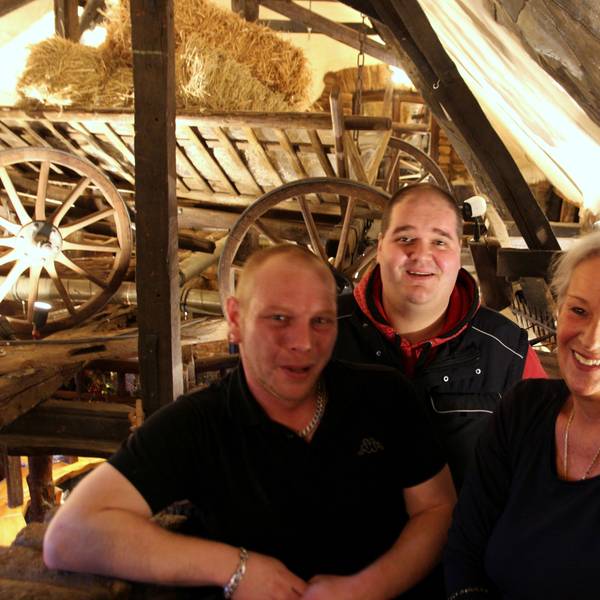 Heuwägelchen-Pächter Mark Eich (Mitte), Servicekraft Sabine (rechts) und Koch Sven Wester (links).