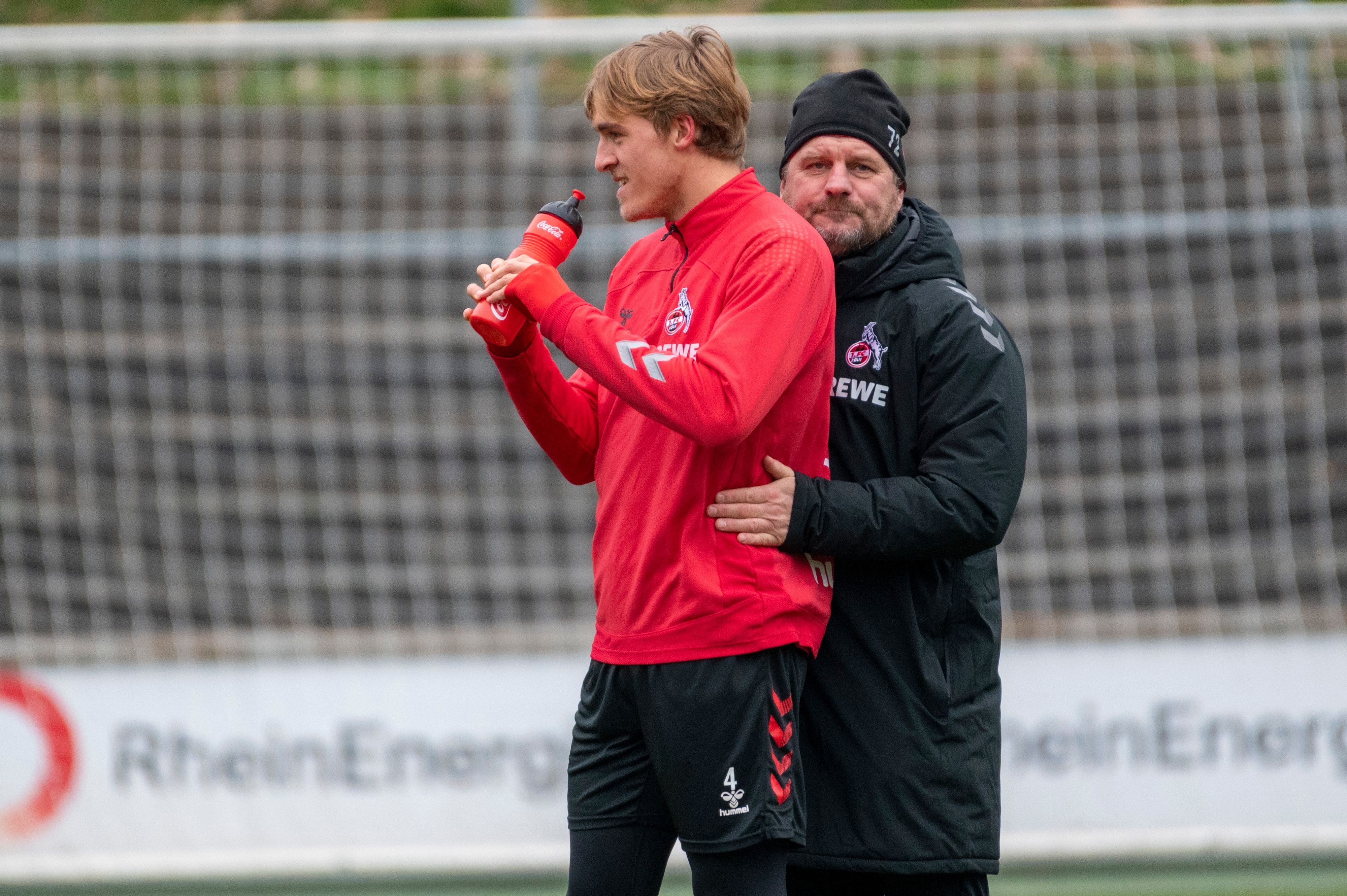 Verteidiger Timo Hübers und Cheftrainer Steffen Baumgart im Training des 1. FC Köln