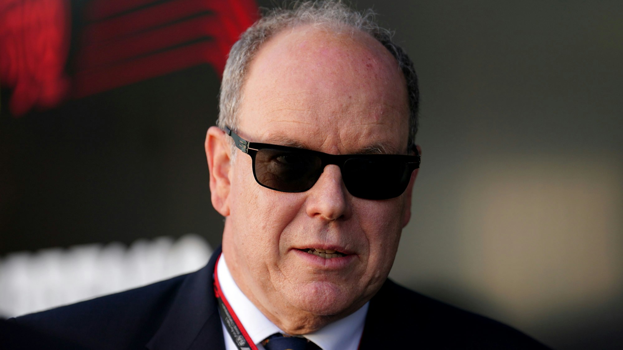 Albert II., Fürst von Monaco, mit dunkler Sonnenbrille.