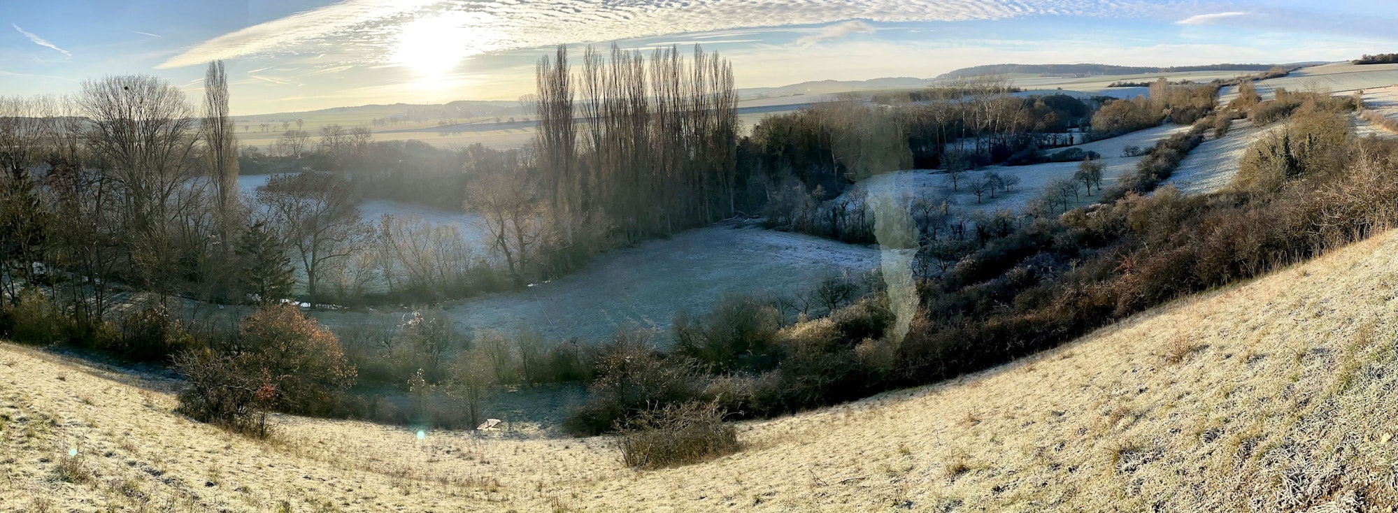 Die Sonne geht über dem Rotbachtal auf.
