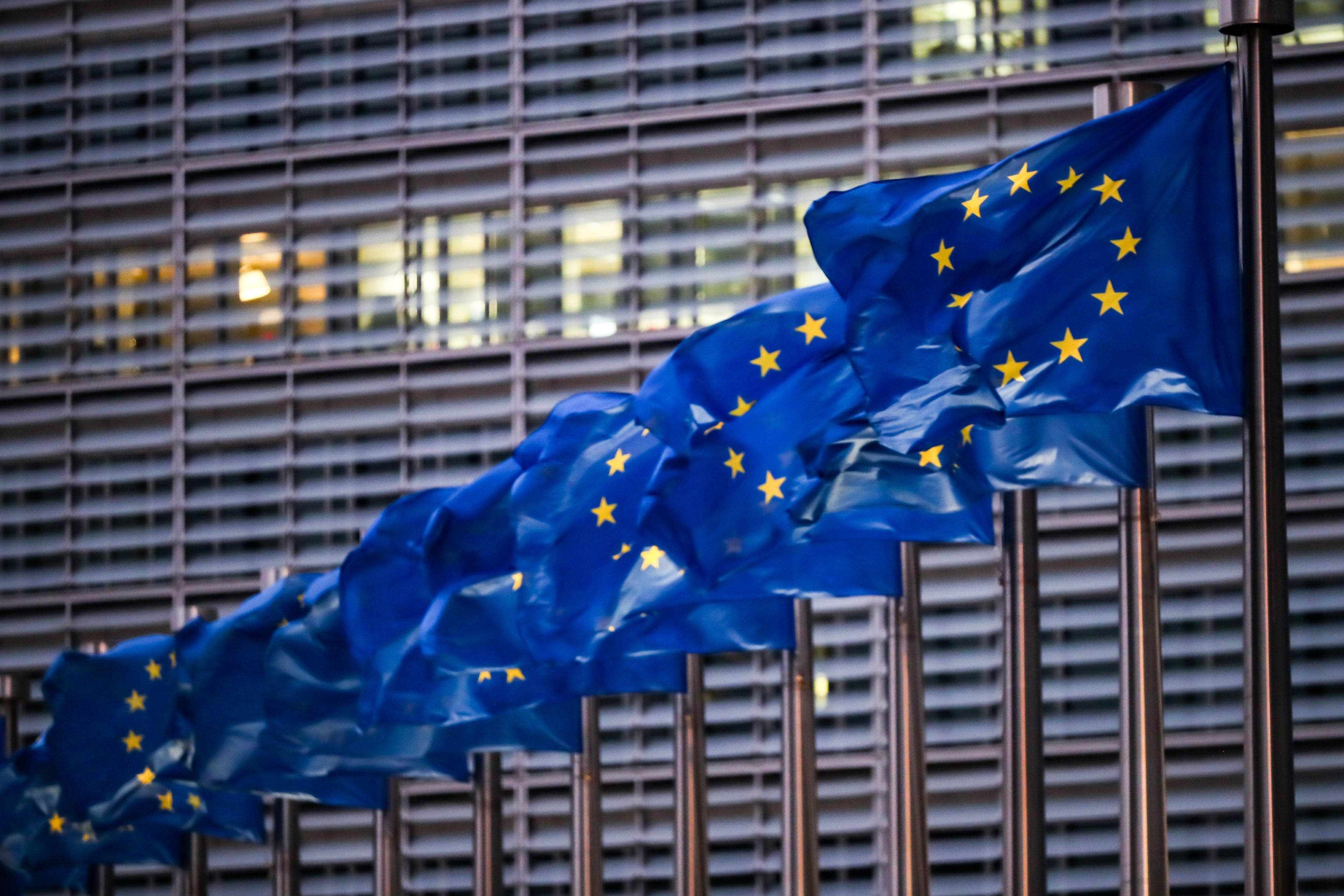 Die EU-Kommission könnte Milliardenhilfe für Ungarn zurückhalten.