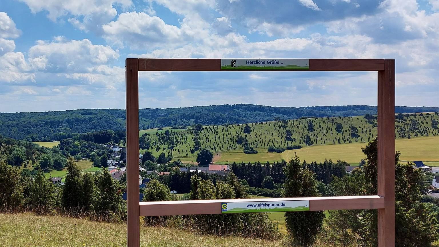 Ein schöner Ausblick auf einem Wanderweg im Kreis Euskirchen.