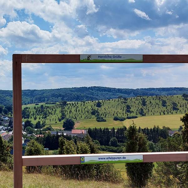 Ein schöner Ausblick auf einem Wanderweg im Kreis Euskirchen.