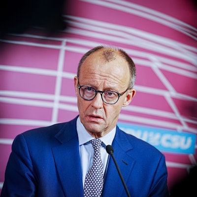 Friedrich Merz (CDU), CDU-Bundesvorsitzender und Unionsfraktionsvorsitzender, gibt zu Beginn der Fraktionssitzung seiner Partei ein Pressestatement.