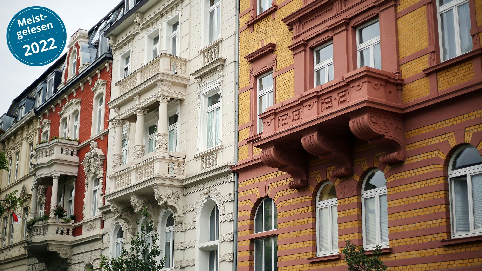 Das Bild zeigt Wohnhäuser aus der Gründerzeit in Köln.