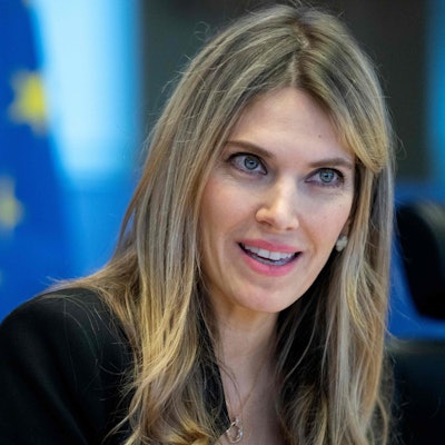 Die EU-Politikerin Eva Kaili spricht auf einer Konferenz in Brüssel.