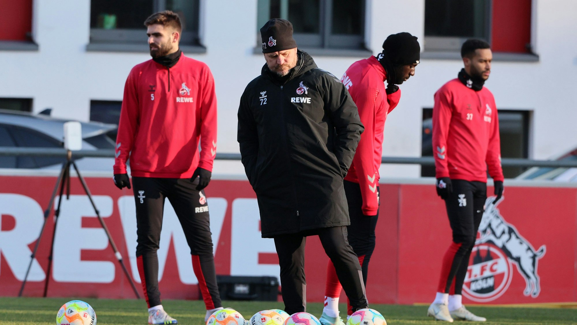 1. FC Köln, Training, Trainer Steffen Baumgart (M.), Verteidiger Nikola Soldo (l.), Rechtsverteidiger Kingsley Schindler (r.)