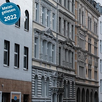 Straße mit Gründerzeithäusern,  Blick auf den Dom