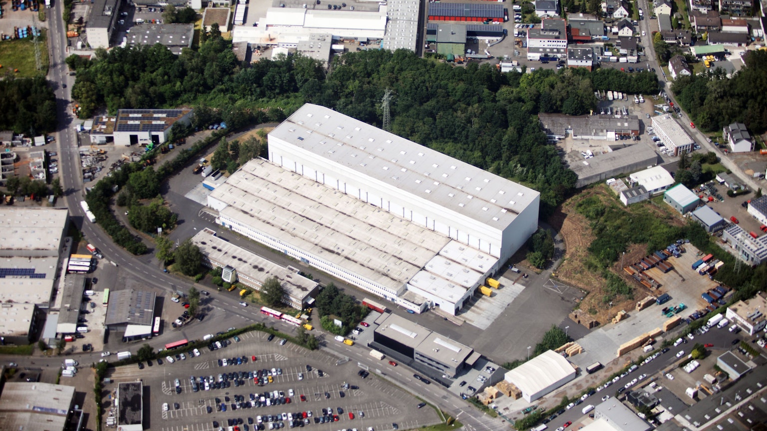 Das riesige Gelände der ehemaligen Papierfabrik Zanders aus der Vogelperspektive.