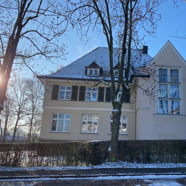 Eine Villa an der Gesamtschule in Much