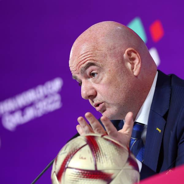 Fifa-Präsident Gianni Infantino spricht auf einer Pressekonferenz des Fußball-Weltverbands in Katar.