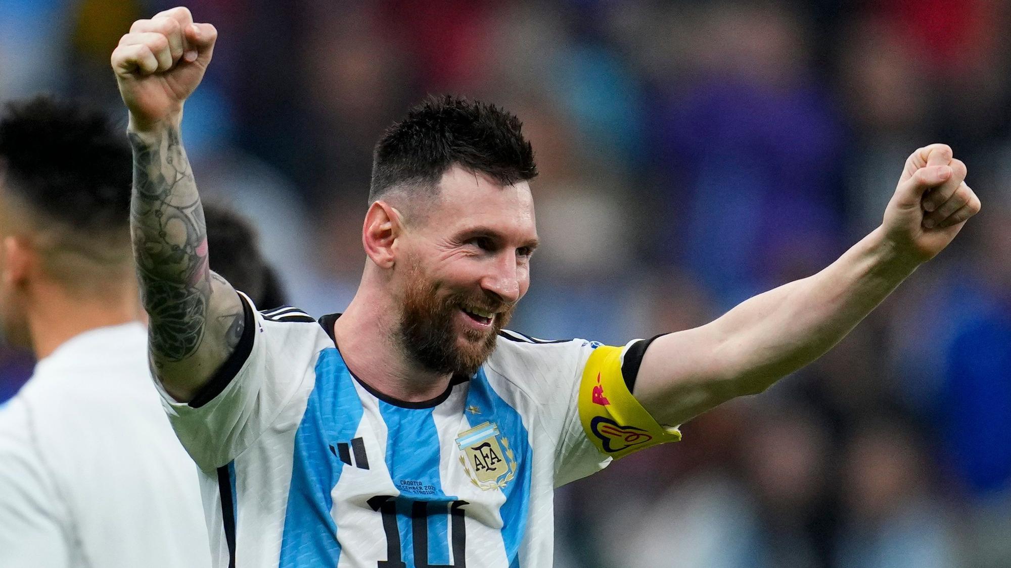 Der argentinische Fußballspieler Lionel Messi jubelt nach dem 3:0 gegen Kroatien.