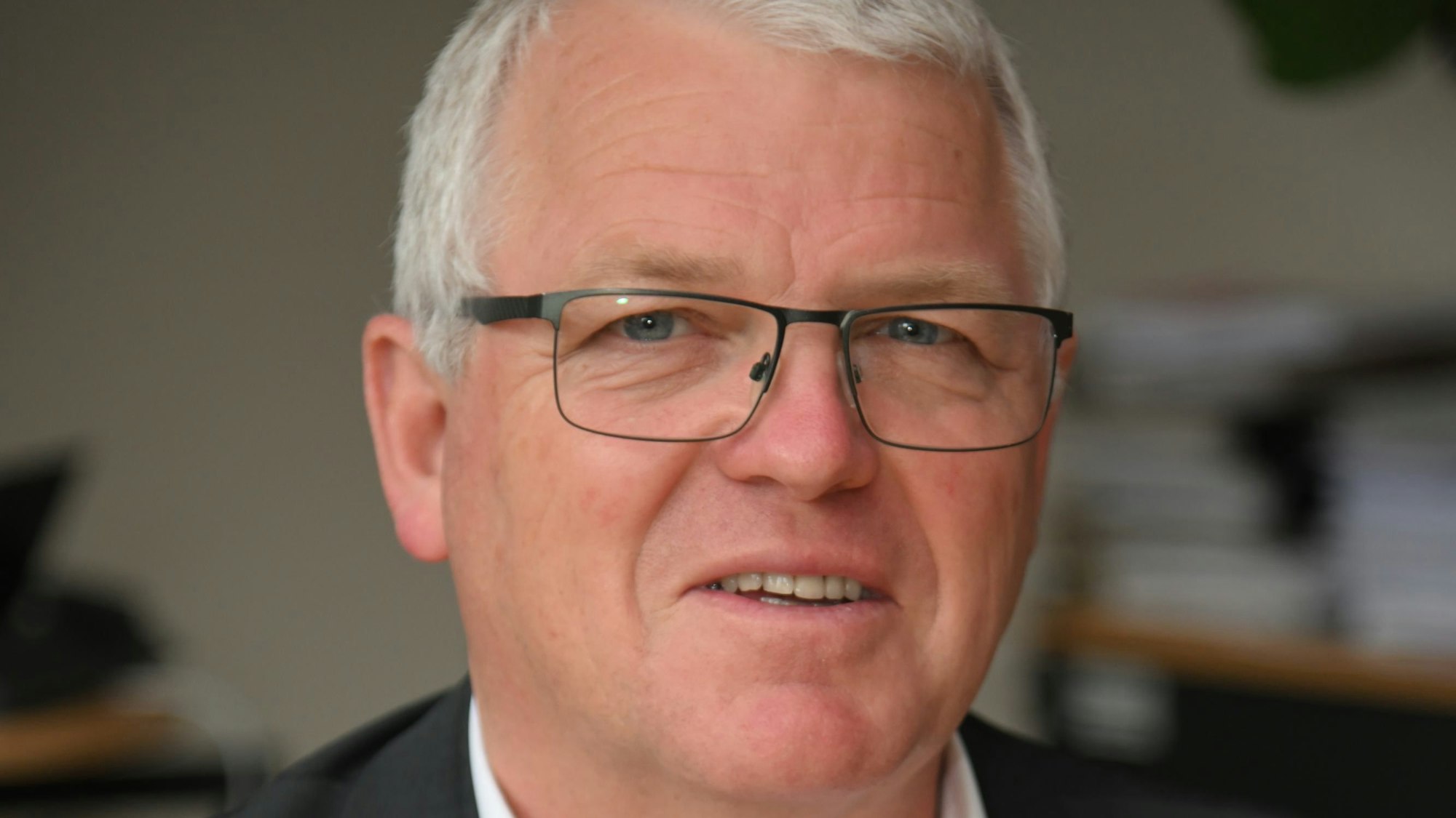 Portrait von Kürtens Bürgermeiser Willi Heider.