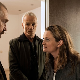 Sonja Schenk (Natalie Spinell) nimmt ihren Freund Karim in Schutz - auch gegen ihren Vater Freddy Schenk (Dietmar Bär) und dessen Kollegen Max Ballauf (Klaus J. Behrendt).