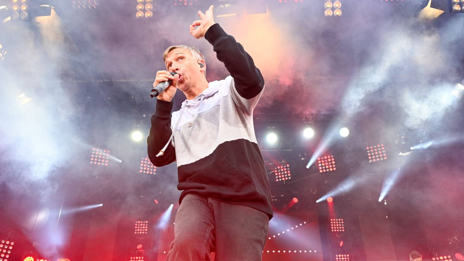 Basti Campmann von der Band Kasalla beim Sessionsauftakt 2022 in Köln