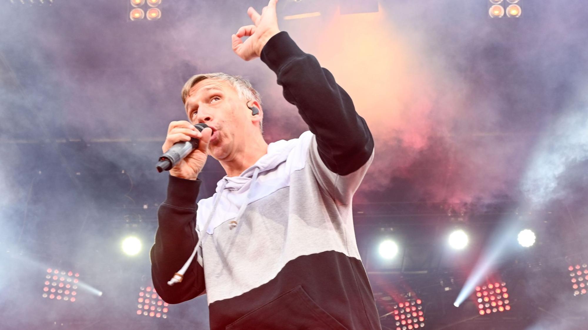 Basti Campmann von der Band Kasalla beim Sessionsauftakt 2022 in Köln