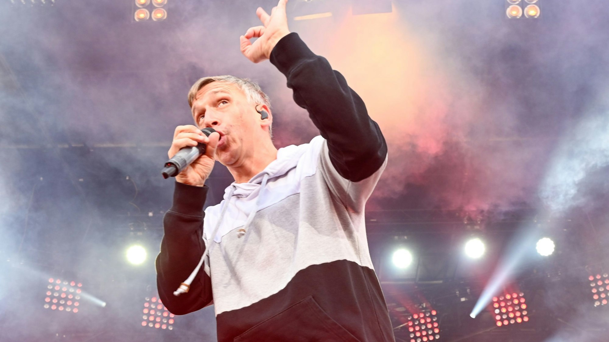 Basti Campmann von der Band Kasalla beim Sessionsauftakt 2022 in Köln