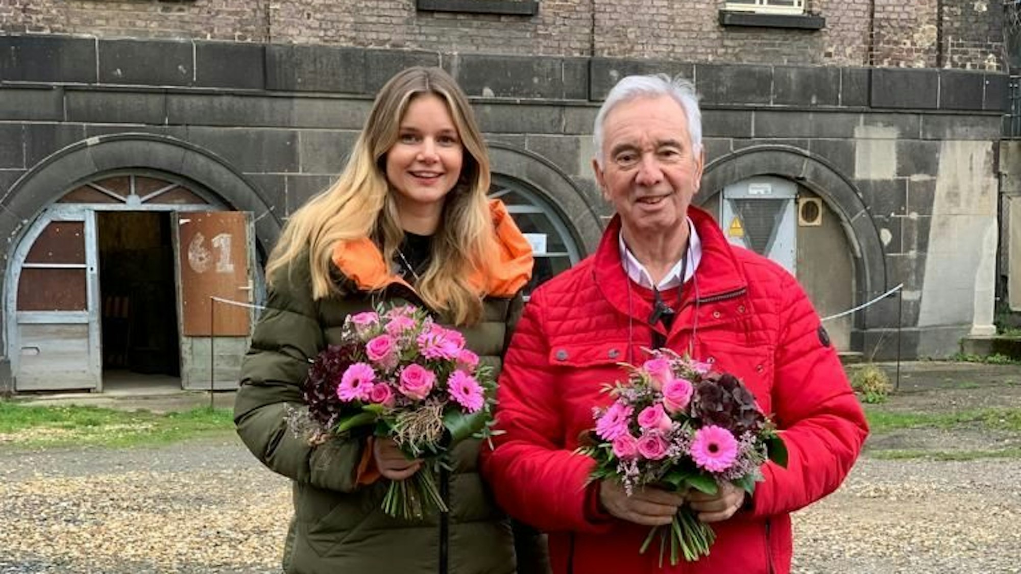 2. Preis: Heimat-Preis NRW 2022 dotiert mit 5.000 €
Förderverein Reuschenberger Mühle
Foto: 2. Preis: (von li. nach re.)
Vanessa Wirtz (1. Vorsitzende) und Peter Odenthal (2. Vorsitzender)