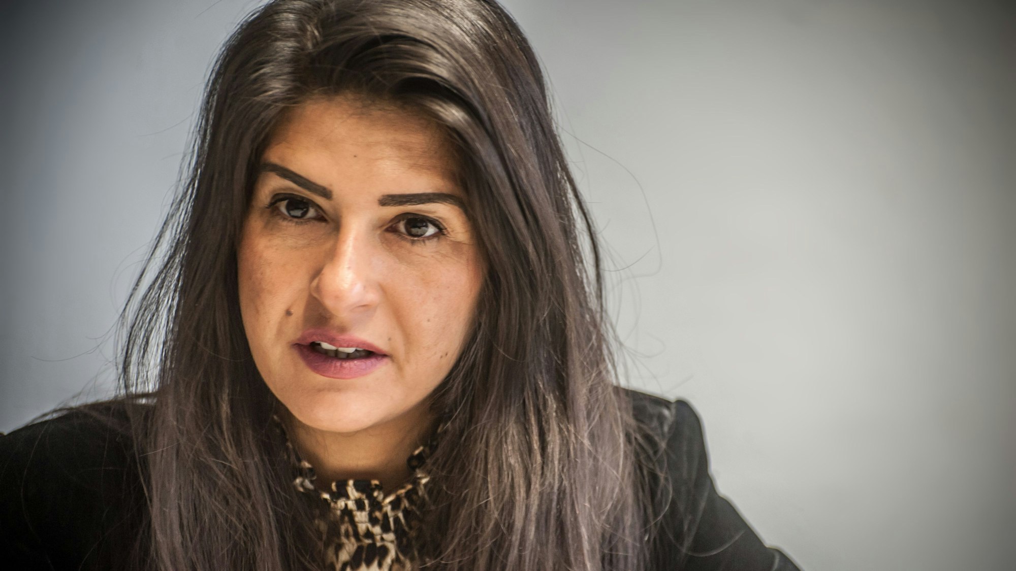 Die Bundestagsabgeordnete Serap Güler (Wahlkreis 101 Köln/Leverkusen) in der Redaktion beim Interview. Foto: Ralf Krieger