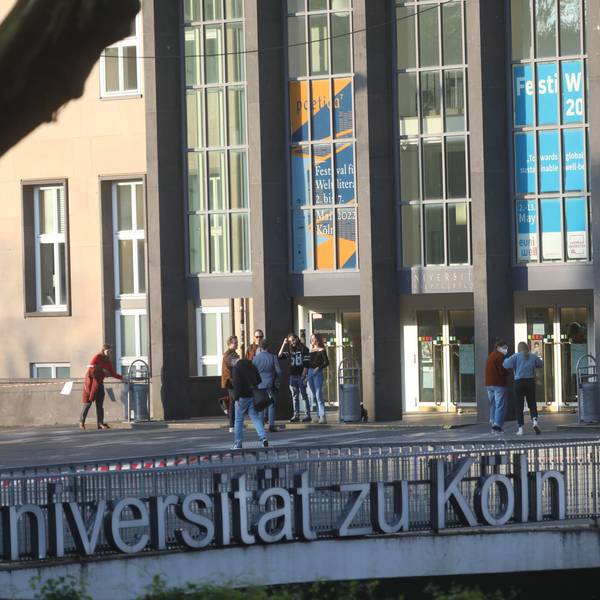 Eine Außenansicht des Hauptgebäudes der Universität zu Köln.