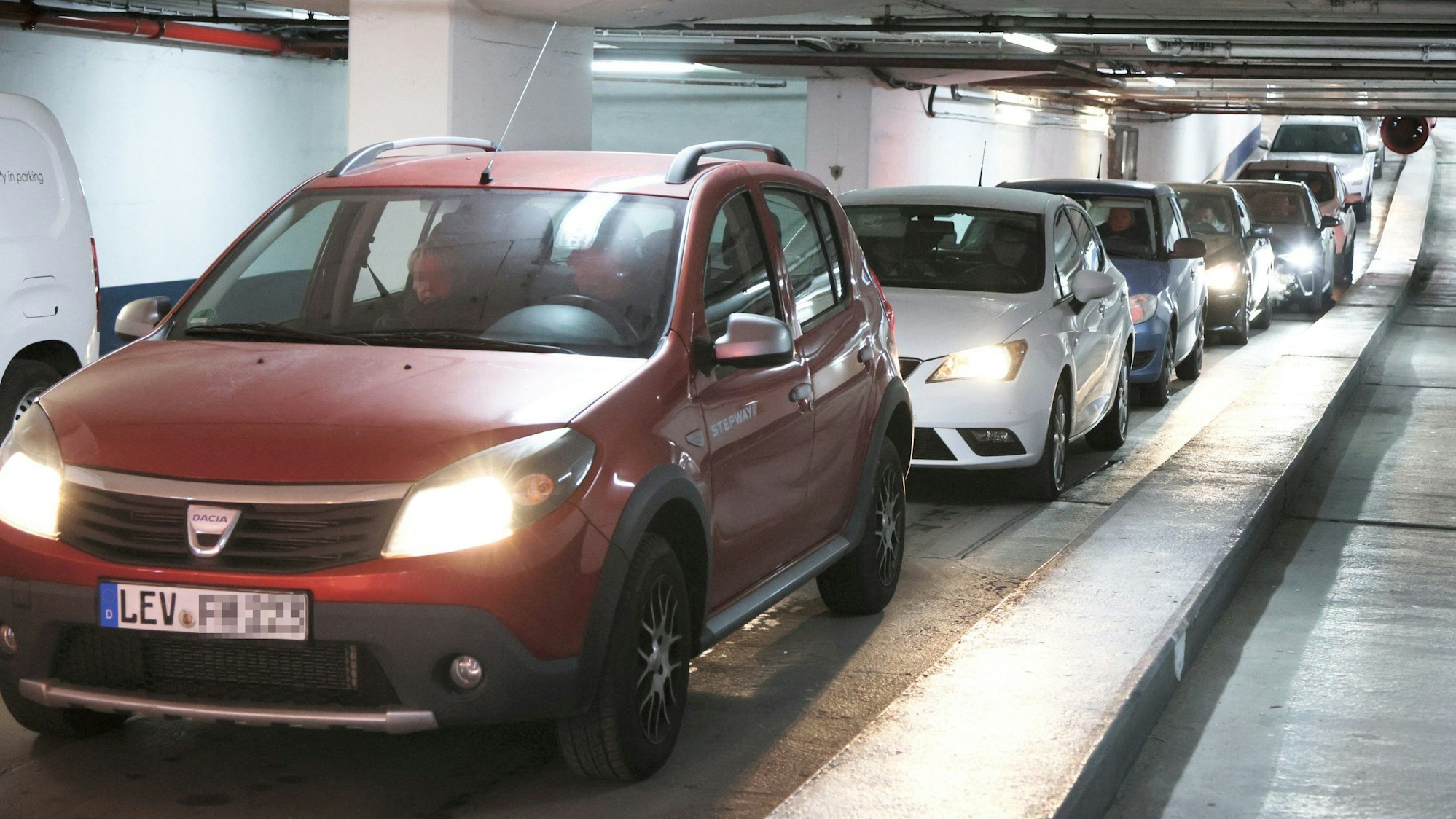 Leverkusen Einkaufssamstag, Blick in eine Parkgarage
