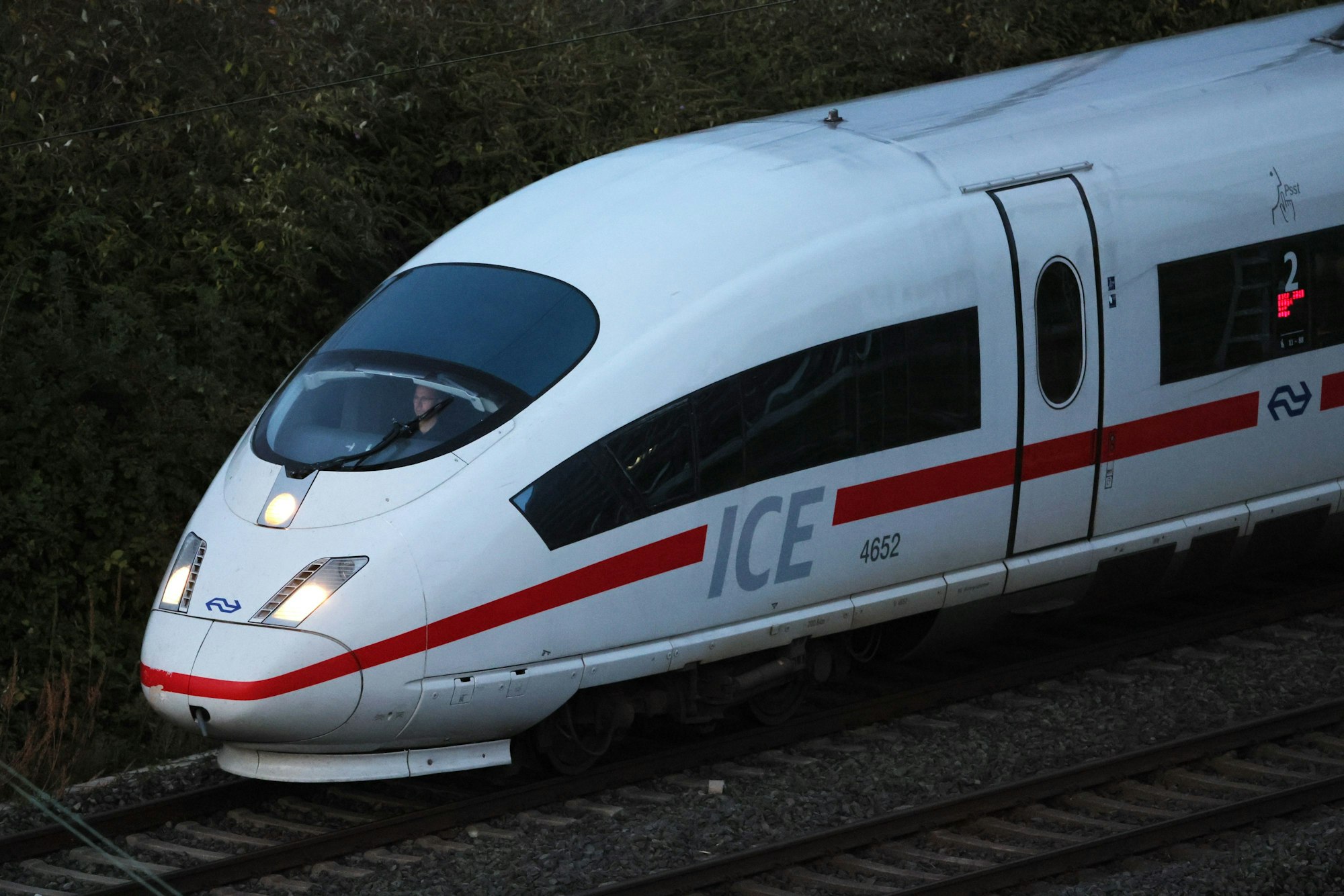 Ein ICE im Bahnhof Köln-Deutz.
