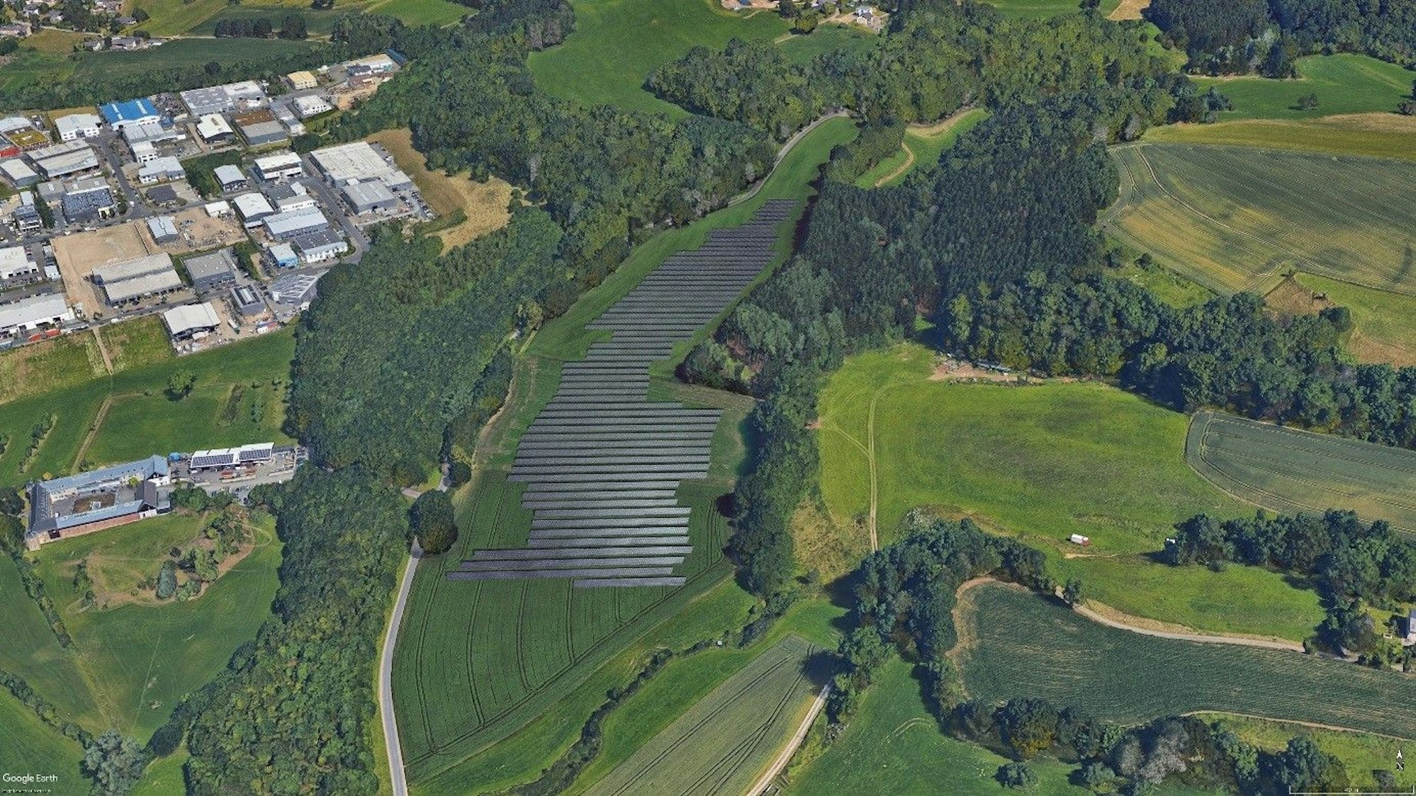 Die Visualisierung zeigt Solarmodule auf Grünland.