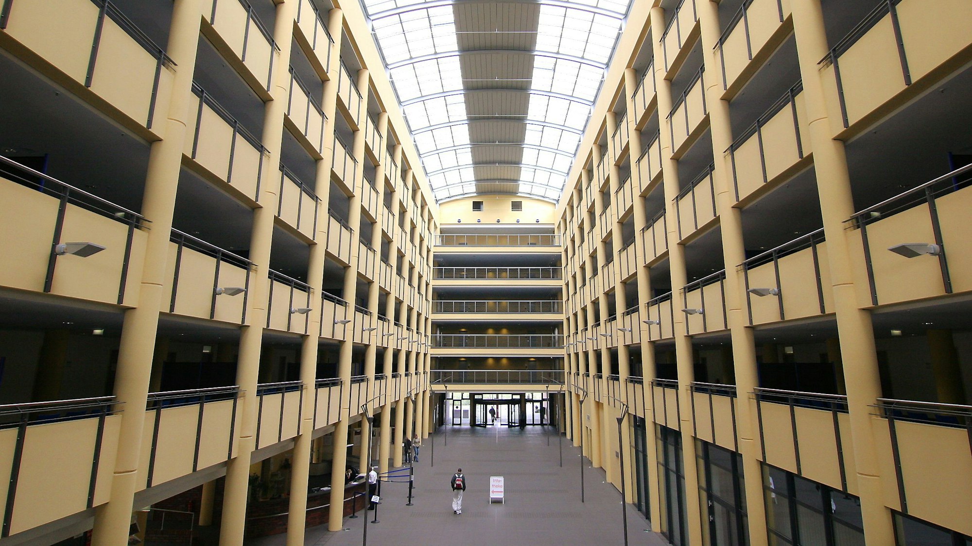 Das Foto zeigt das Kalk-Karree, in dem das Amt für Wohnungswesen untergebracht ist.