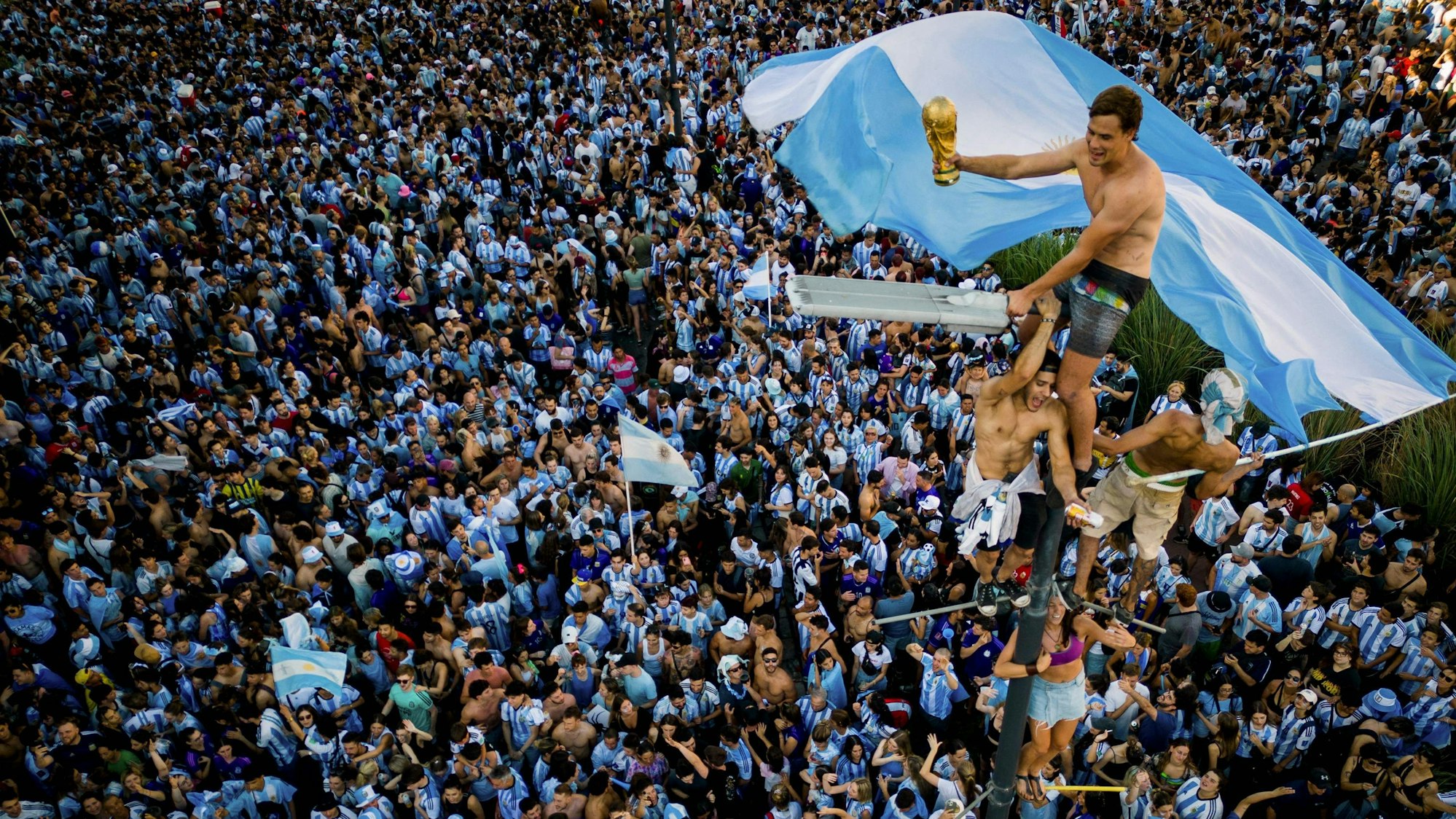 Argentinische Fans feiern den WM-Sieg in Buenos Aires